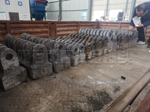 破碎机锤头有必要使用原厂的吗？还是订耐磨锤头更好?