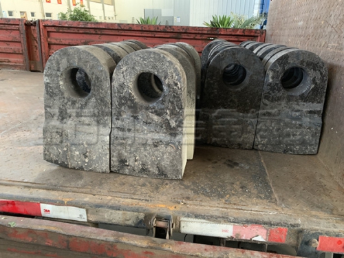 合金锤头厂家：三招教你选择破碎机的高铬合金锤头